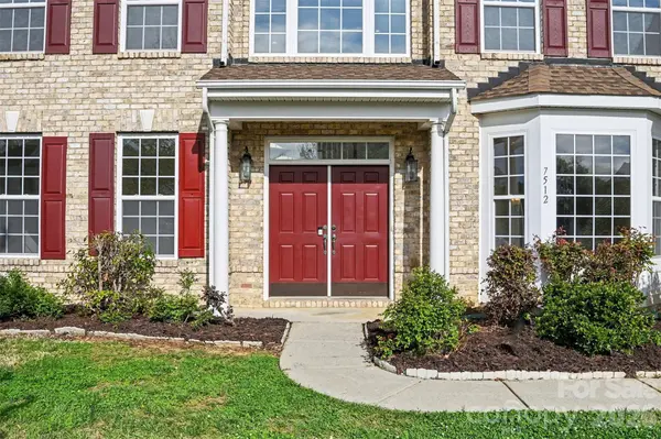 7512 Chasewater DR, Harrisburg, NC 28075