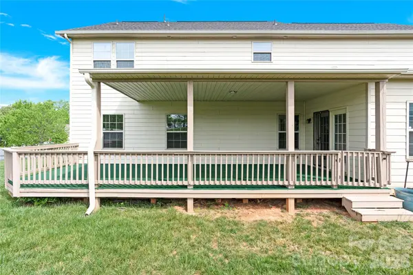 817 Wingthorn Rose DR, Gastonia, NC 28056