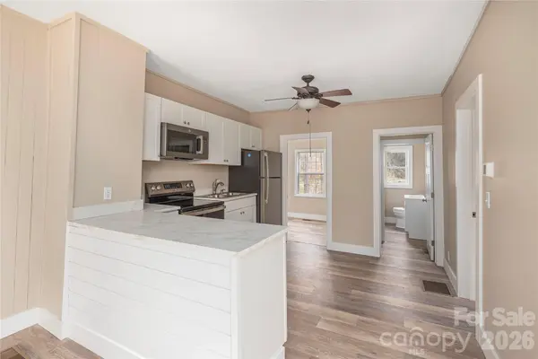 448 Sand Hill RD, Asheville, NC 28806