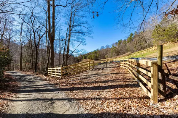 000 Cook Cove RD #2, Weaverville, NC 28787