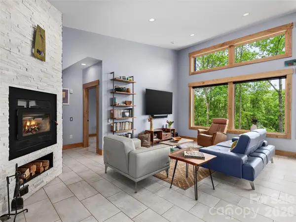 15 Sourwood LN, Fletcher, NC 28732