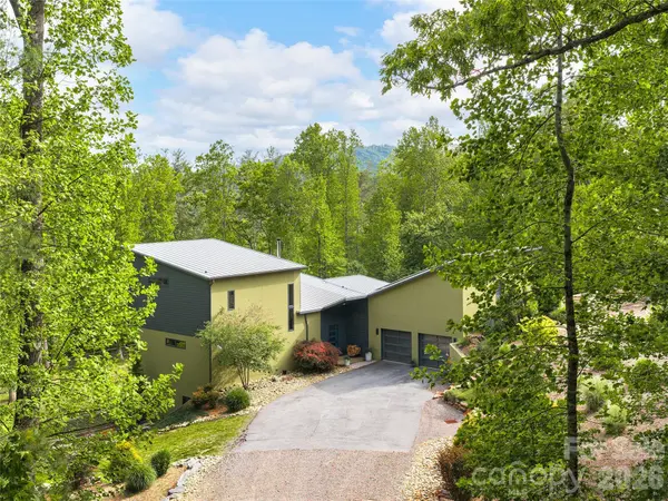 15 Sourwood LN, Fletcher, NC 28732