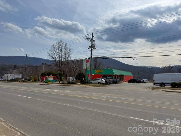 1297 Tunnel RD, Asheville, NC 28805