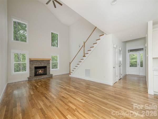 366 Mistletoe TRL, Hendersonville, NC 28791