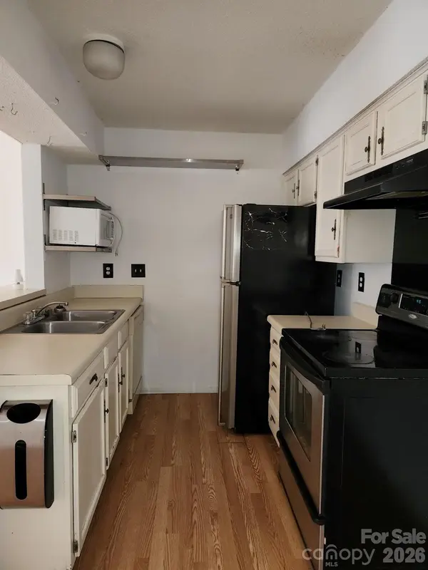 9607-G Vinca CIR, Charlotte, NC 28213