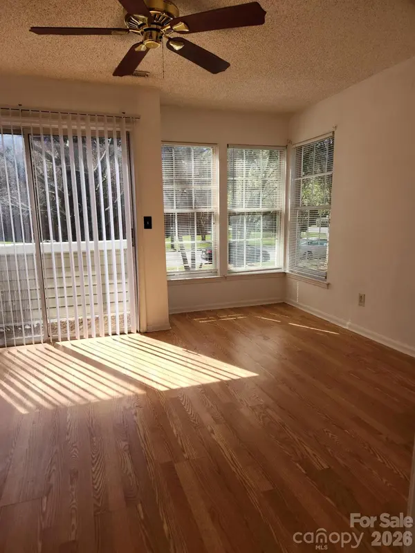 9607-G Vinca CIR, Charlotte, NC 28213