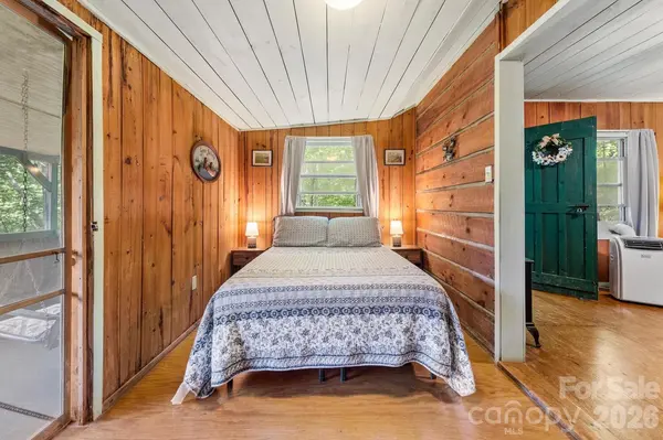 264 Rebel DR, Hot Springs, NC 28743