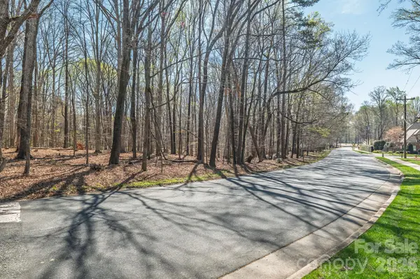 801 Reverdy LN, Matthews, NC 28105