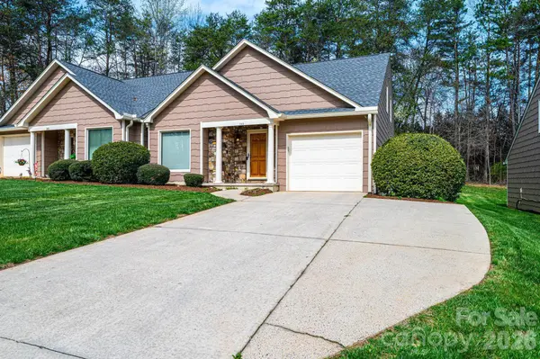 142 39th Avenue CT NW, Hickory, NC 28601