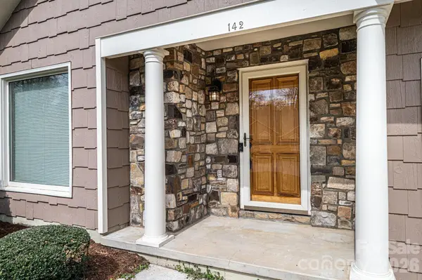 142 39th Avenue CT NW, Hickory, NC 28601