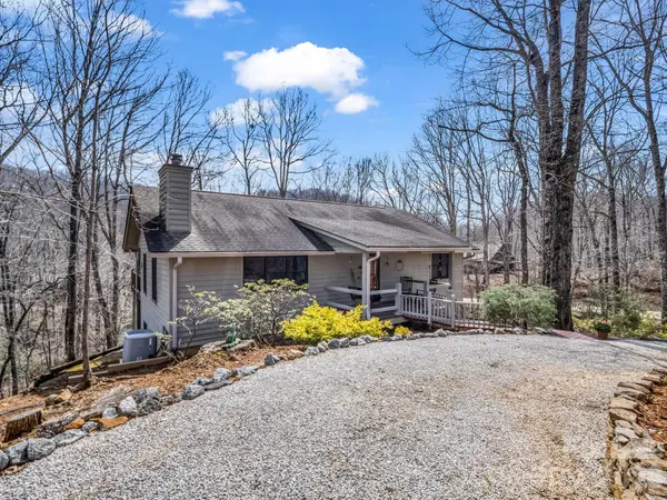 780 Rixhaven DR, Saluda, NC 28773