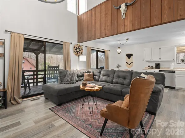 34 Fernbrook RD, Maggie Valley, NC 28751