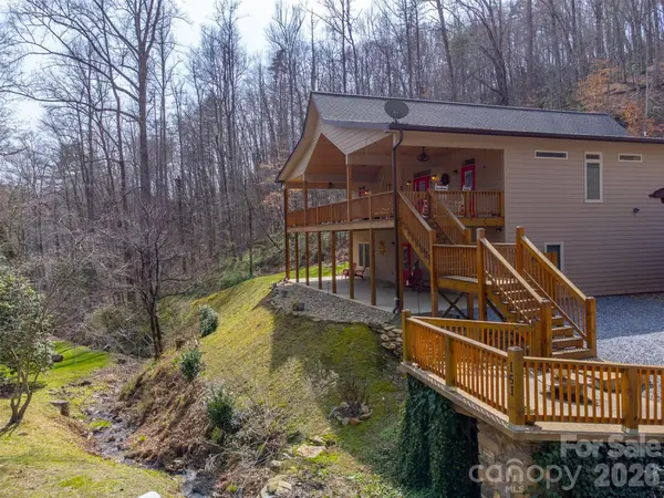 151 High Grove Pkwy, Whittier, NC 28789