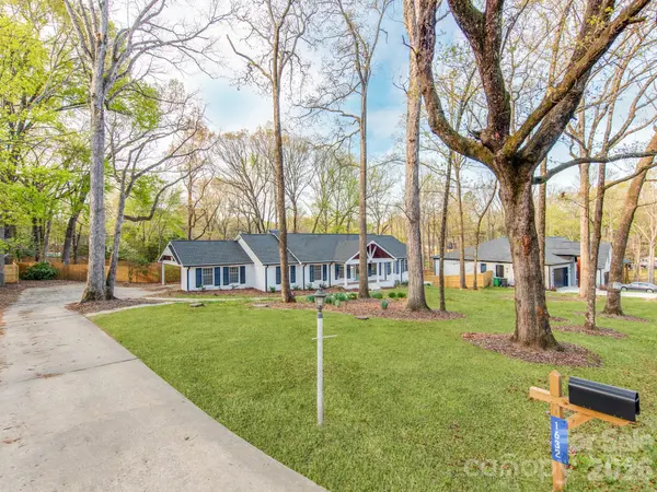 1632 Burtonwood CIR, Charlotte, NC 28212