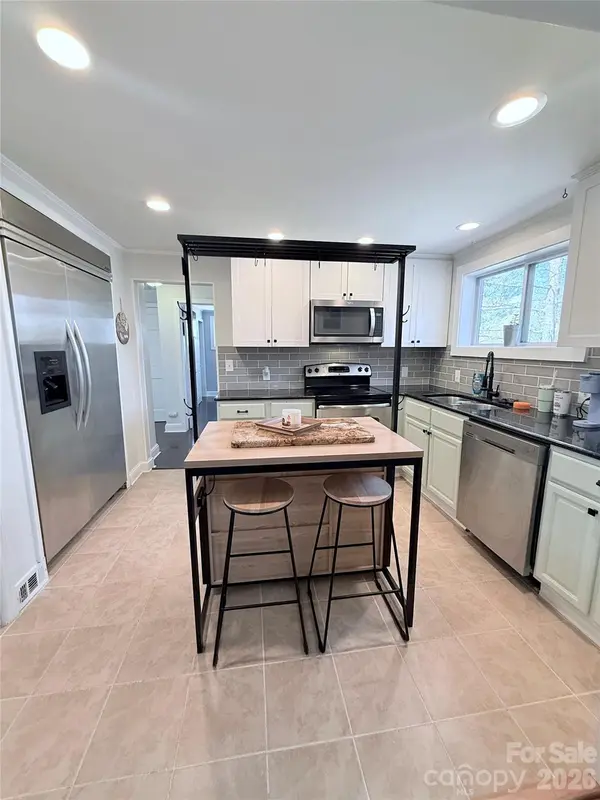 3743 Crosland RD, Winston Salem, NC 27106