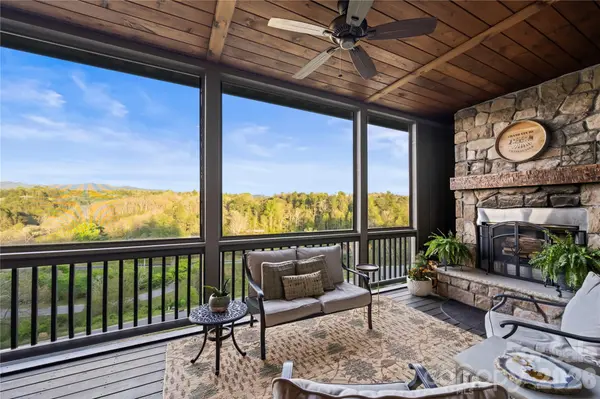28 Gracie LN, Weaverville, NC 28787