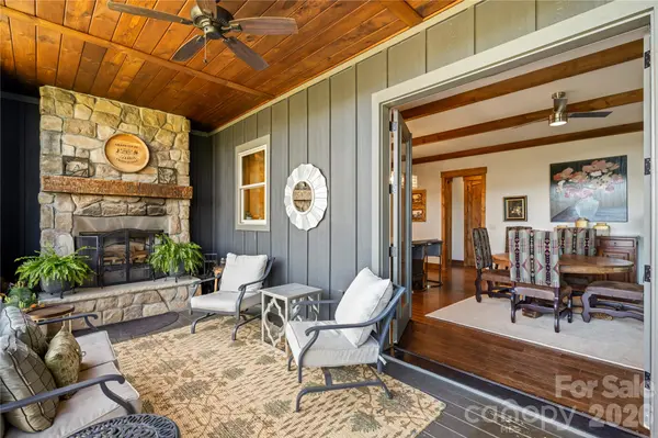 28 Gracie LN, Weaverville, NC 28787