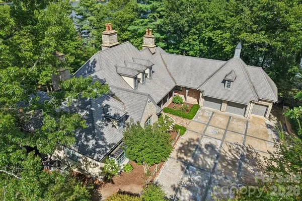 138 Indian TRCE, Lake Toxaway, NC 28747