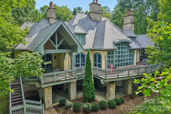 138 Indian TRCE, Lake Toxaway, NC 28747