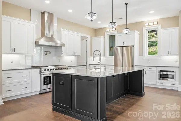 246 Northview DR, Hendersonville, NC 28791