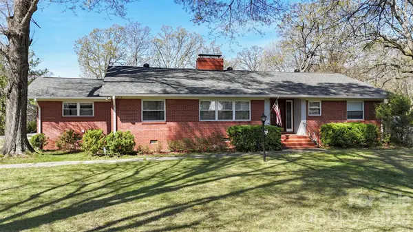 2108 S Cannon BLVD, Kannapolis, NC 28083