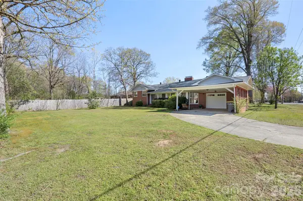 2108 S Cannon BLVD, Kannapolis, NC 28083