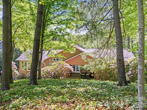 200 Robinhood RD, Asheville, NC 28804