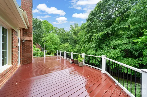 5215 Silchester LN, Charlotte, NC 28215
