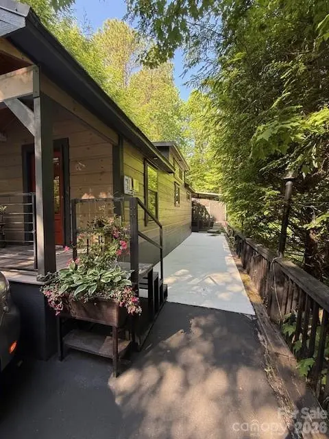 26 S Cumberland DR, Lake Toxaway, NC 28747