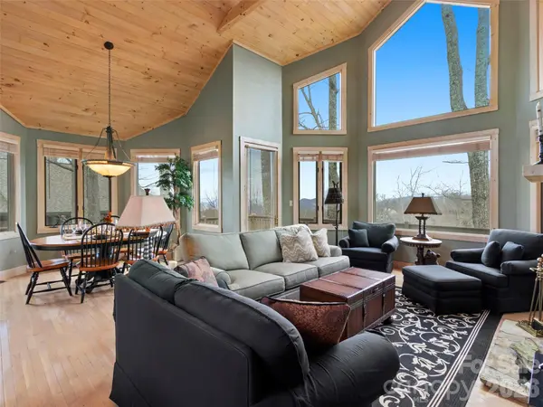 2163 Mountain Air DR, Burnsville, NC 28714