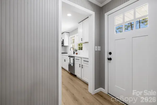 107 Balsam RD, Hendersonville, NC 28792