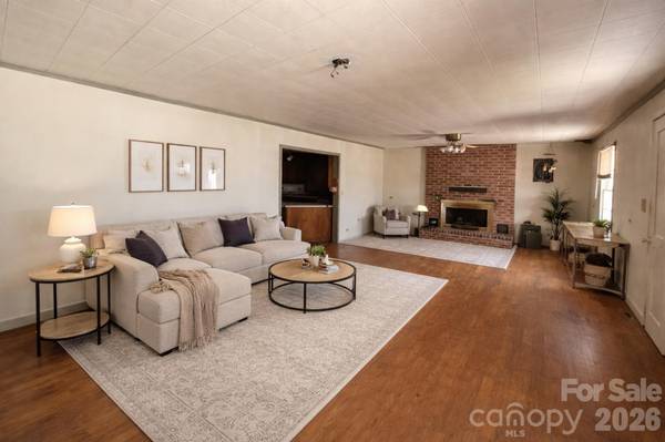 412 W Liberty ST, Winnsboro, SC 29180