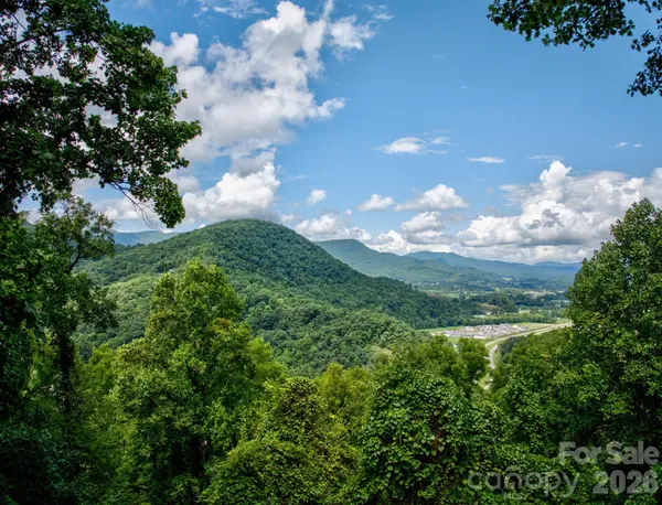 612 Whispering Winds RD, Waynesville, NC 28785