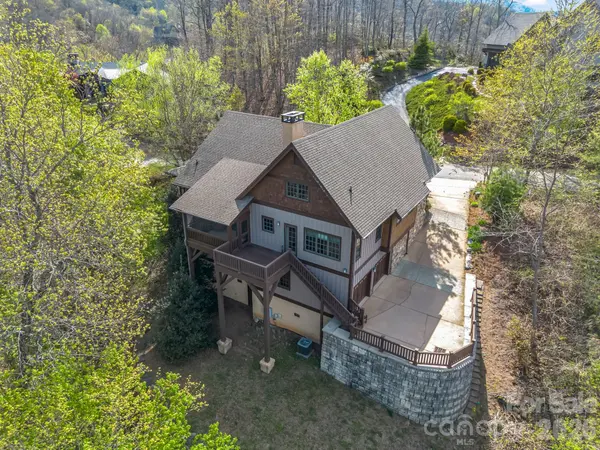 29 Crockett Ridge RD, Black Mountain, NC 28711