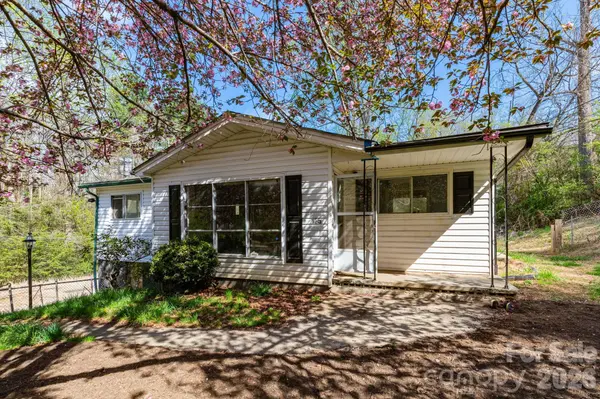 135 Sardis DR, Asheville, NC 28806
