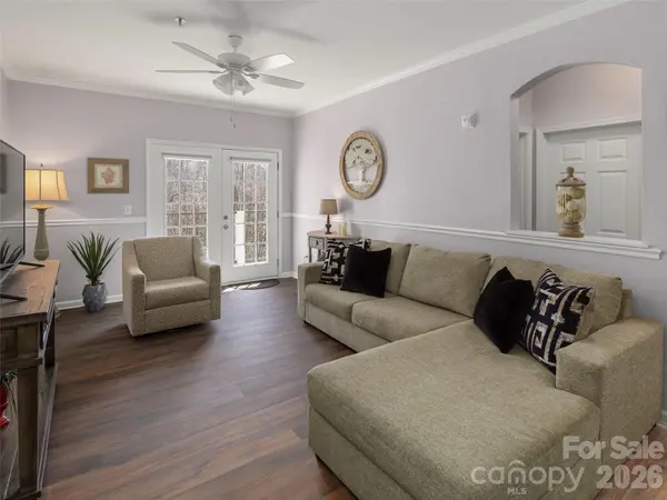 900 Vista Lake DR #208, Candler, NC 28715