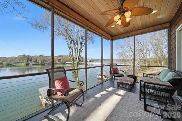 152 Bridge Pointe LN, Hickory, NC 28601