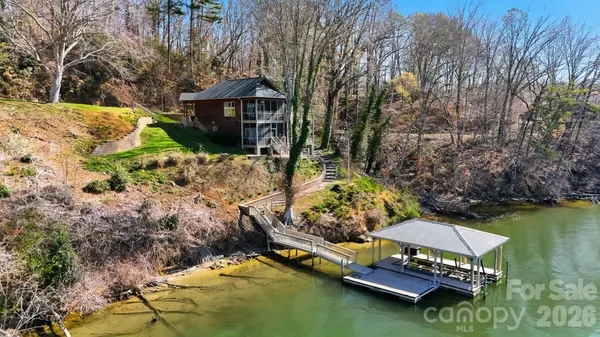 152 Bridge Pointe LN, Hickory, NC 28601