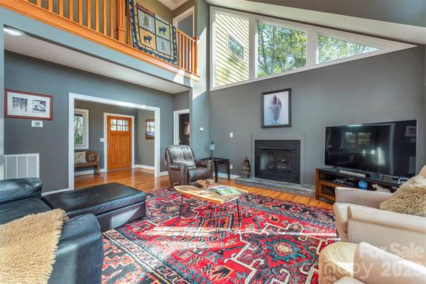 171 Wilson CT, Lake Lure, NC 28746