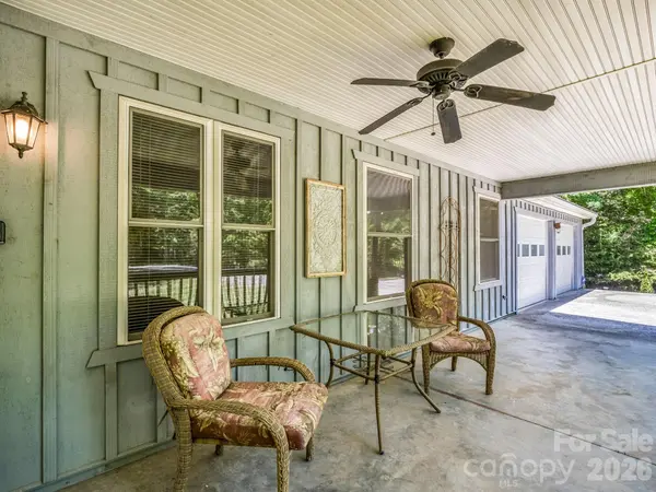 144 Old Homeplace LN, Mills River, NC 28759