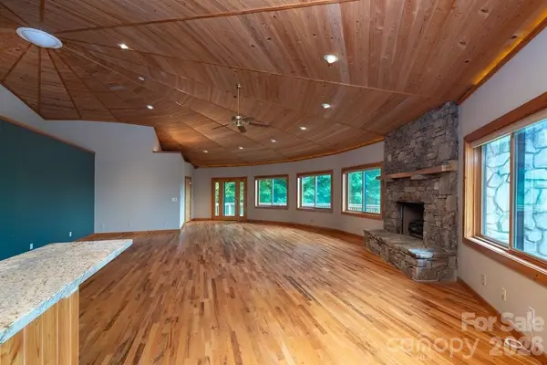 417 Quiet Forest LN, Sylva, NC 28779