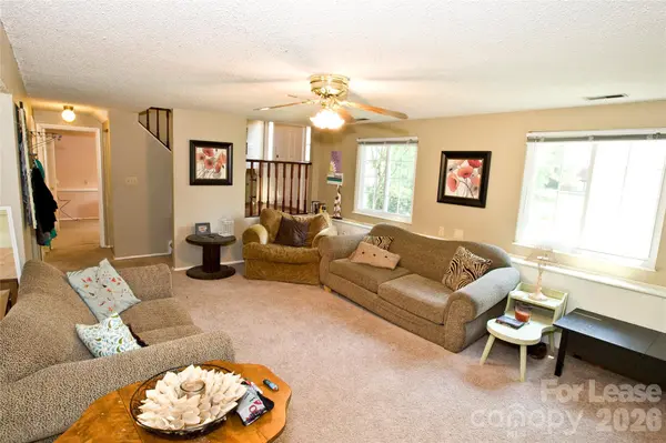 1635 Van Dyke DR, Charlotte, NC 28213