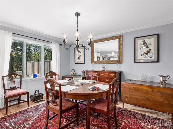 521 Crowfields LN, Asheville, NC 28803