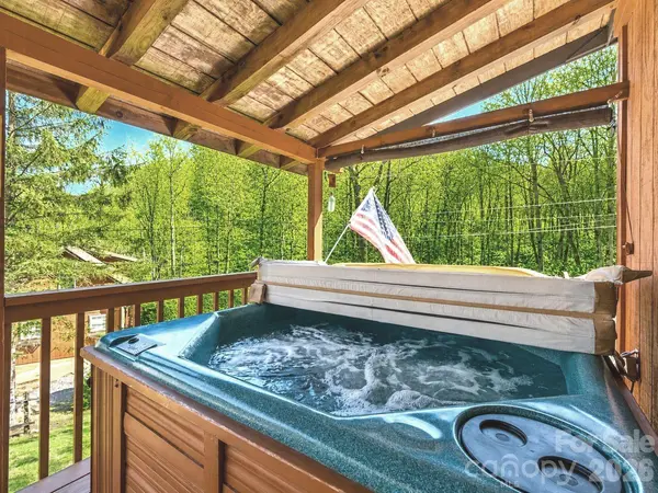 46 Stump LN, Maggie Valley, NC 28751
