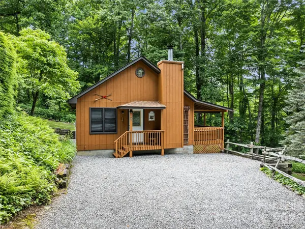 46 Stump LN, Maggie Valley, NC 28751