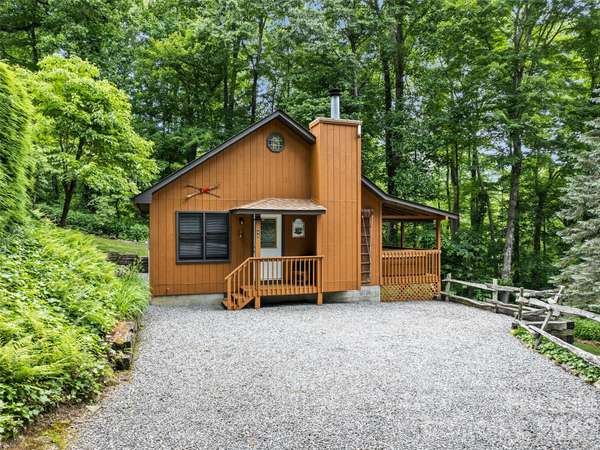 46 Stump LN, Maggie Valley, NC 28751