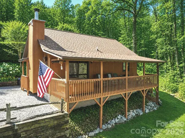 46 Stump LN, Maggie Valley, NC 28751