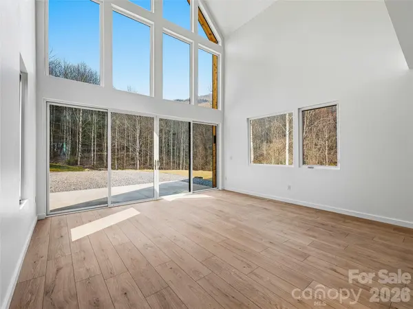 710 Kendal DR, Leicester, NC 28748