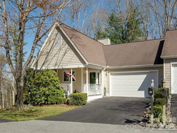 206 Black Oak LN, Hendersonville, NC 28791