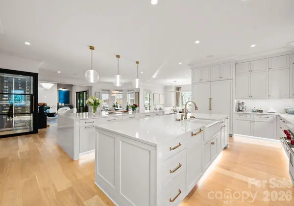 302 Oakmont LN, Waxhaw, NC 28173
